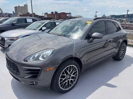 Mahogany Metallic 2017 Porsche Macan Macan
