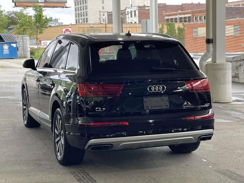 Orca Black Metallic 2019 Audi Q7 45 Premium Plus