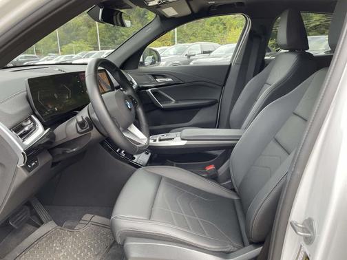 2025 BMW X2 xDrive28i
