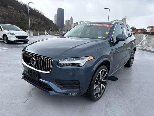2021 Volvo XC90 T6 Momentum