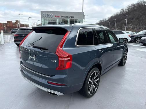 2021 Volvo XC90 T6 Momentum