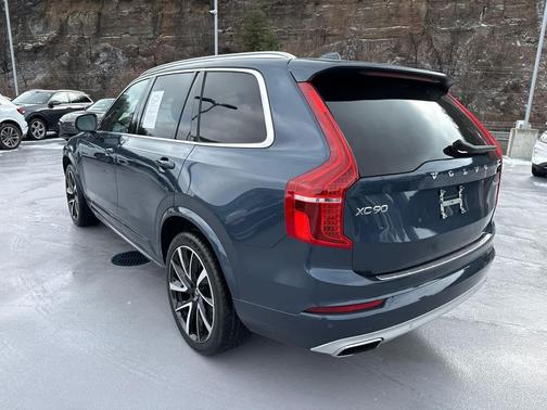 2021 Volvo XC90 T6 Momentum
