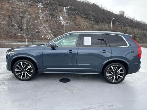 2021 Volvo XC90 T6 Momentum