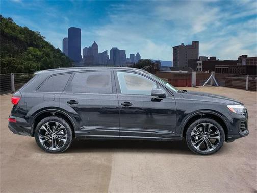 2025 Audi Q7 55 Premium Plus