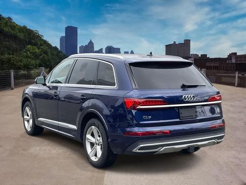 2022 Audi Q7 45 Premium Plus