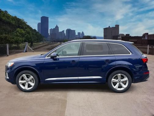 2022 Audi Q7 45 Premium Plus