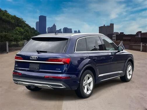 2022 Audi Q7 45 Premium Plus