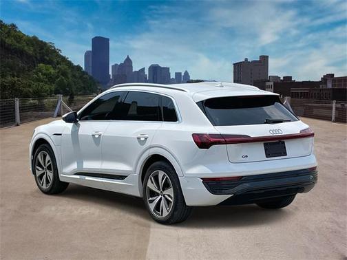 2024 Audi Q8 e-tron Premium Plus