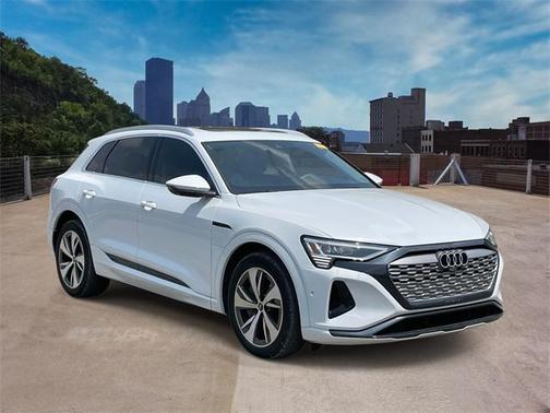 2024 Audi Q8 e-tron Premium Plus