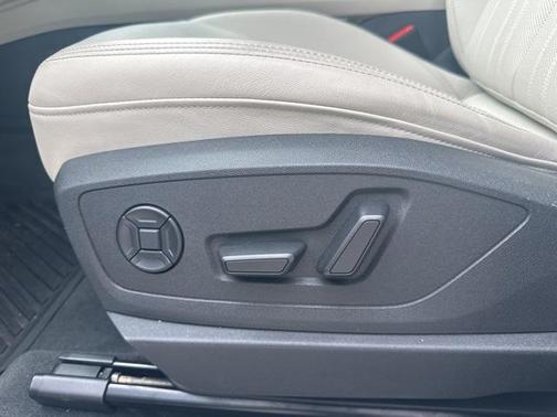 2024 Audi Q8 e-tron Premium Plus