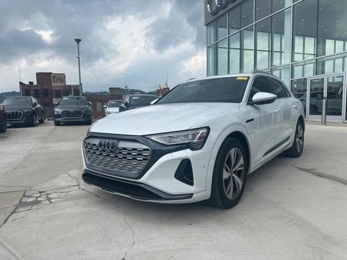 2024 Audi Q8 e-tron Premium Plus
