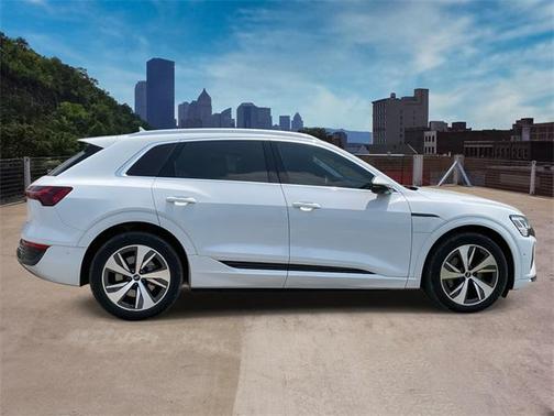 2024 Audi Q8 e-tron Premium Plus