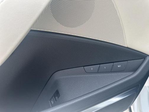 2024 Audi Q8 e-tron Premium Plus