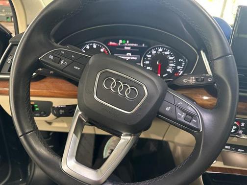 2023 Audi Q5 45 S line Premium