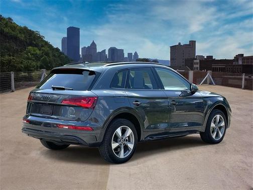 2024 Audi Q5 40 Premium Plus
