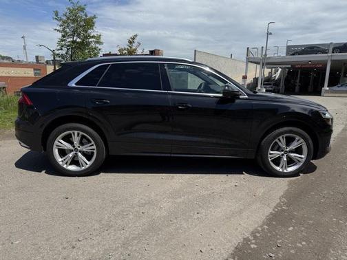 2023 Audi Q8 55 Premium