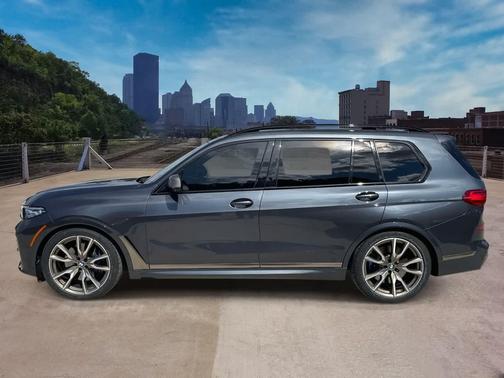 2022 BMW X7 M50i