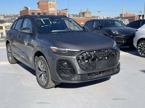 Daytona Gray Pearl Effect 2026 Audi Q5 Premium plus