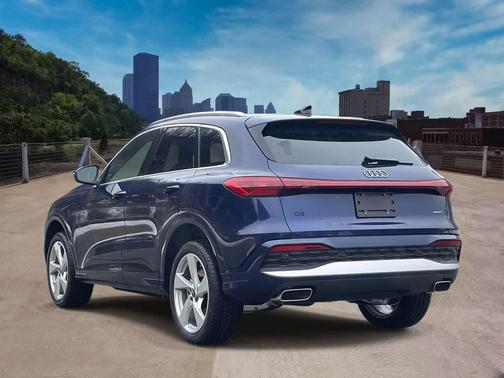 Navarra Blue Metallic 2025 Audi Q5 Premium Plus TFSI quattro S tronic