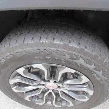 Onyx Black 2025 GMC Canyon Denali