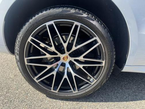 2022 Porsche Macan Base