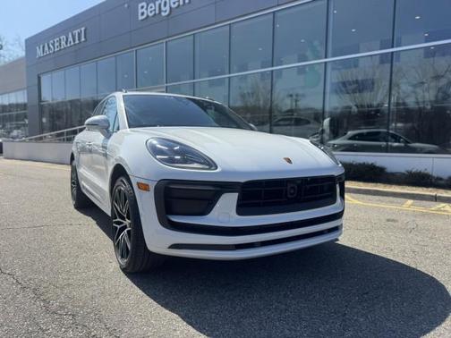 2022 Porsche Macan Base