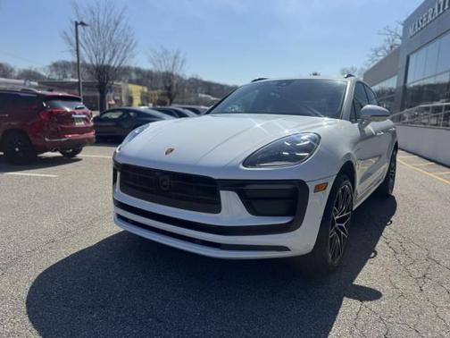 2022 Porsche Macan Base