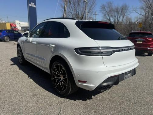 2022 Porsche Macan Base