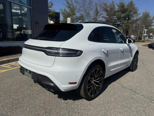 2022 Porsche Macan Base