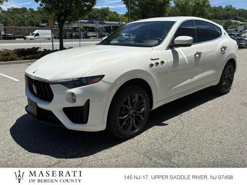 Bianco 2023 Maserati Levante Modena