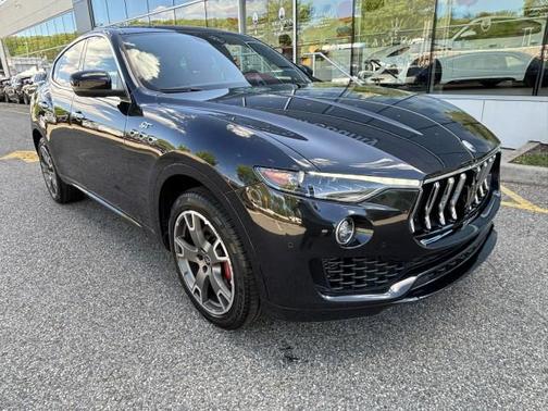 Nero Ribelle Metallic 2023 Maserati Levante GT