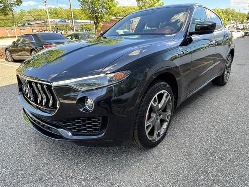 Nero Ribelle Metallic 2023 Maserati Levante GT