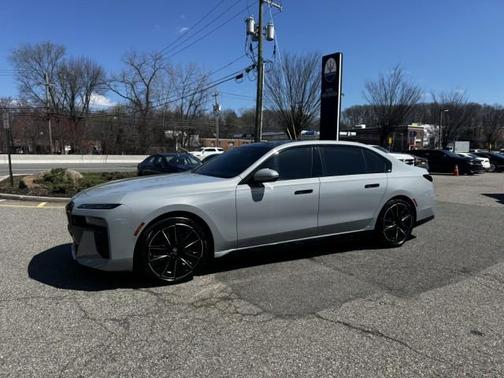 Brooklyn Grey Metallic 2023 BMW i7 xDrive60