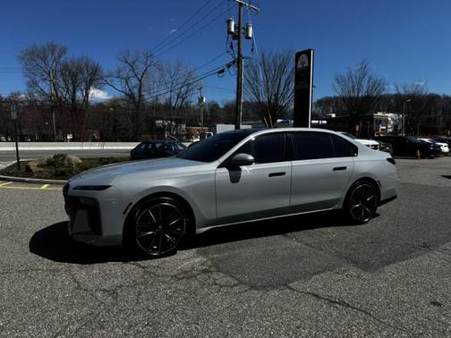 Brooklyn Grey Metallic 2023 BMW i7 xDrive60