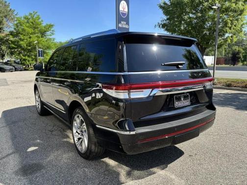 Infinite Black Metallic Clearcoat 2024 Lincoln Navigator Reserve