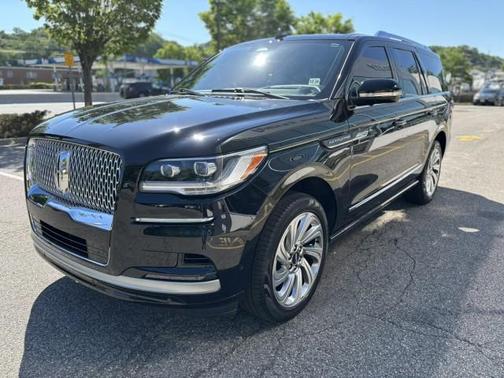 Infinite Black Metallic Clearcoat 2024 Lincoln Navigator Reserve