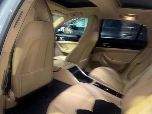 2020 Porsche Panamera 4