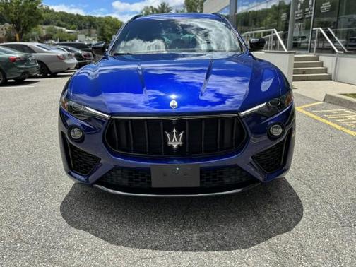 Blu Nobile Tri-Coat 2022 Maserati Levante Modena S