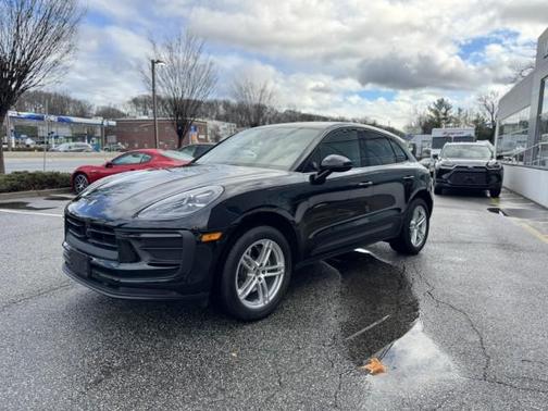 2024 Porsche Macan ~ PREMIUM PLUS PACKAGE !! ONLY 8500 MILES !!!