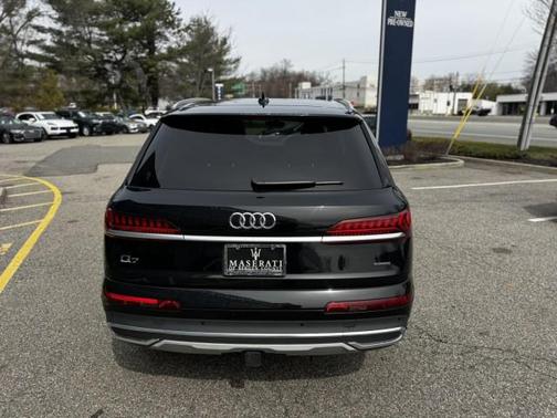 Mythos Black Metallic 2023 Audi Q7 45 Premium