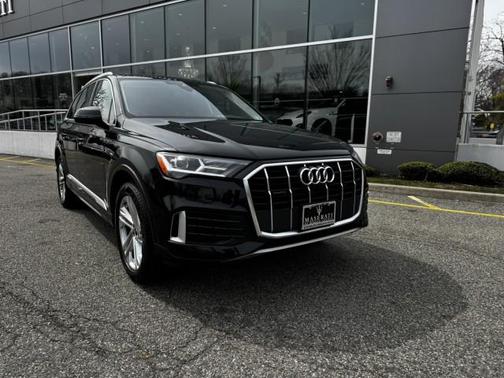 Mythos Black Metallic 2023 Audi Q7 45 Premium