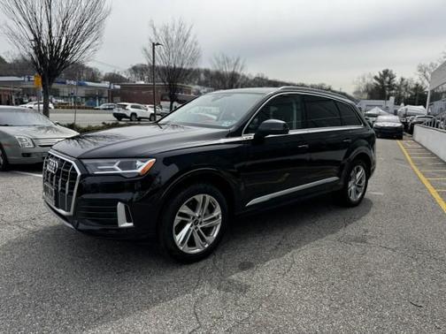 Mythos Black Metallic 2023 Audi Q7 45 Premium