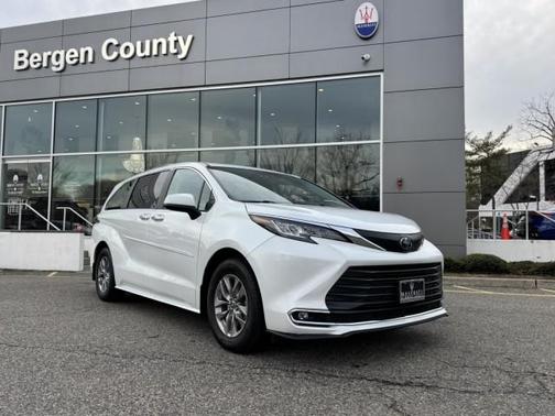 2022 Toyota Sienna XLE