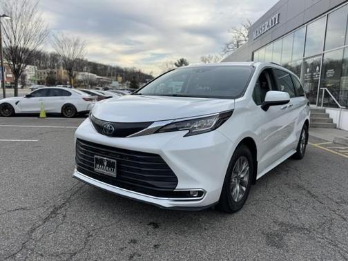 2022 Toyota Sienna XLE