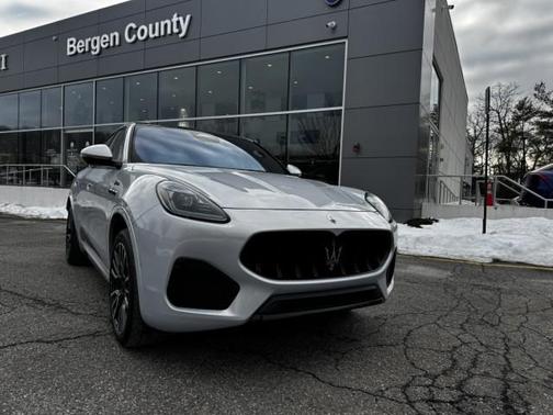 2023 Maserati Grecale Modena ~ BIANCO ASTRO // NERO `~ ~ CPO ELIGIBLE