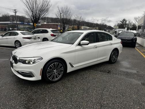 Alpine White 2018 BMW 530 i xDrive