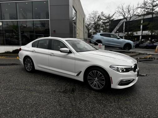 Alpine White 2018 BMW 530 i xDrive