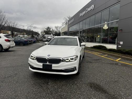 Alpine White 2018 BMW 530 i xDrive