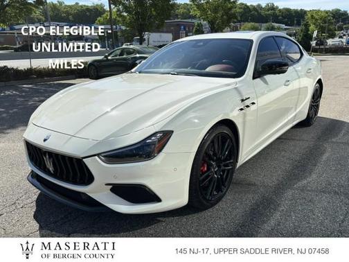 Bianco 2023 Maserati Ghibli Modena Q4