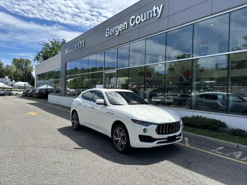 Bianco 2023 Maserati Levante GT